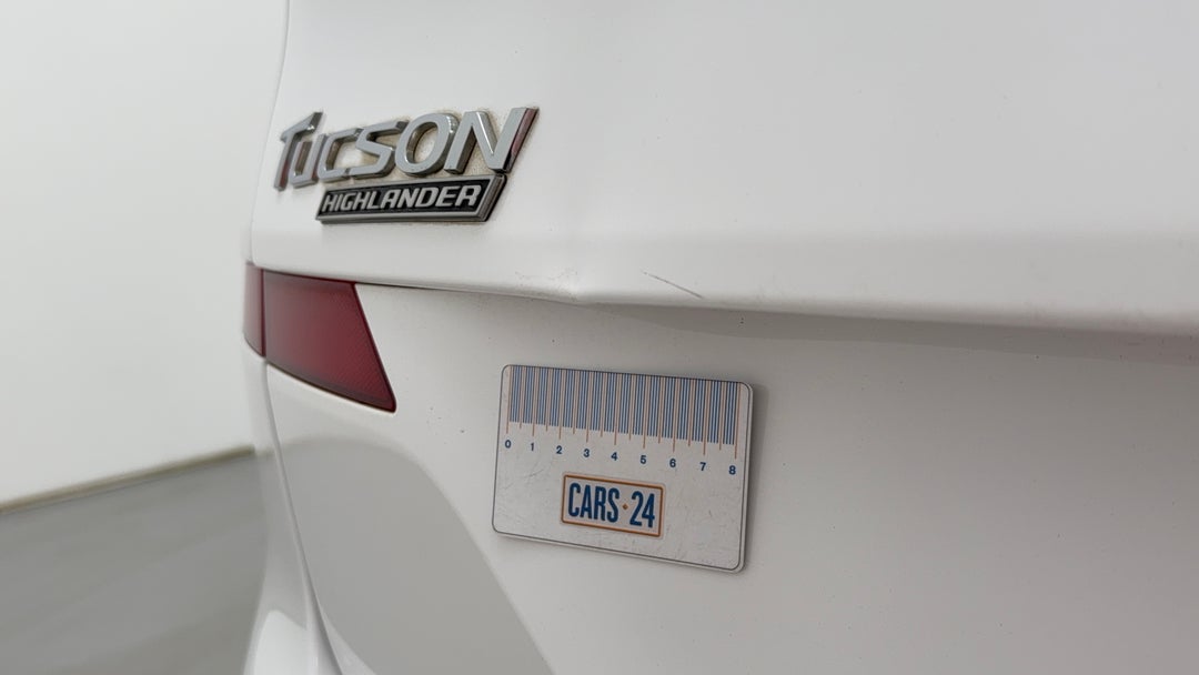 Boot / Tailgate Tailgate Dent