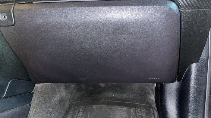 FORD MUSTANG-Dashboard Glove box Scratch