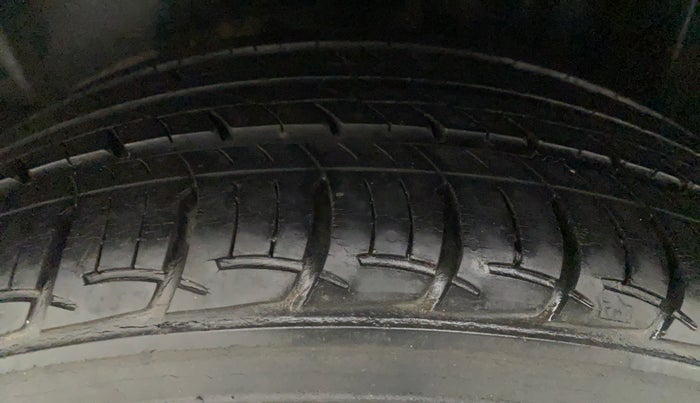 2017 Volkswagen Vento HIGHLINE PETROL AT, Petrol, Automatic, 44,708 km, Left Rear Tyre Tread