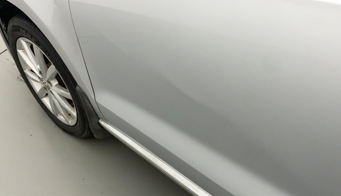 2017 Volkswagen Vento HIGHLINE PETROL AT, Petrol, Automatic, 44,708 km, Front passenger door - Slightly dented