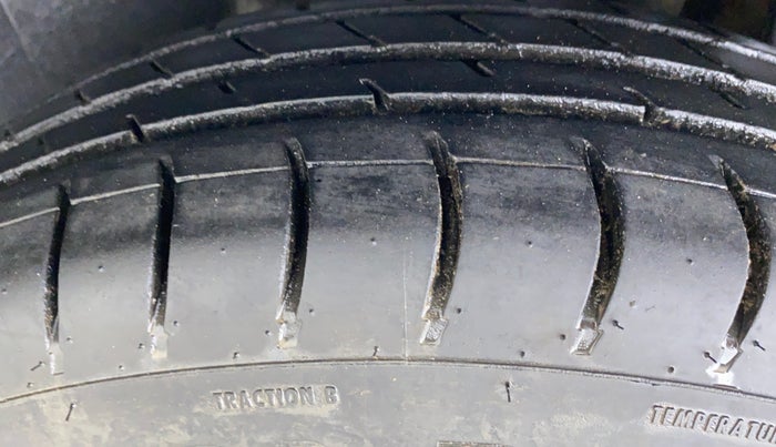 2019 Maruti Swift LXI, CNG, Manual, 68,809 km, Left Rear Tyre Tread