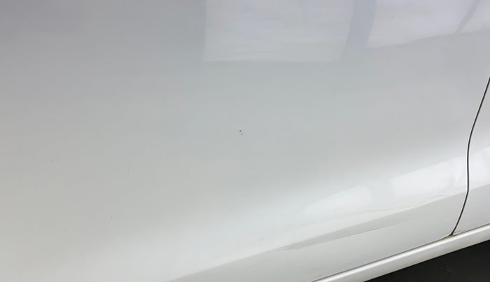 2019 Maruti Swift LXI, CNG, Manual, 68,809 km, Front passenger door - Slightly dented