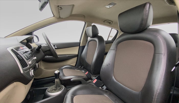 2013 Hyundai i20 MAGNA O 1.2, Petrol, Manual, 34,387 km, Right Side Front Door Cabin