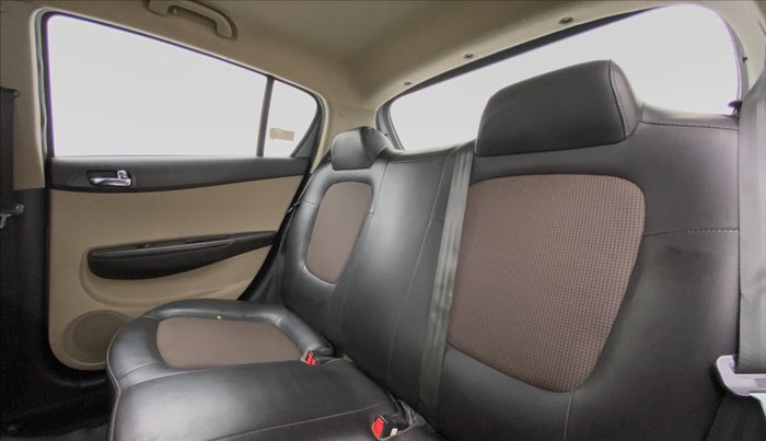 2013 Hyundai i20 MAGNA O 1.2, Petrol, Manual, 34,387 km, Right Side Rear Door Cabin