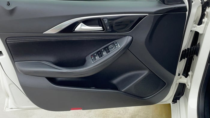 INFINITI Q30-Driver Side Door Panels Controls