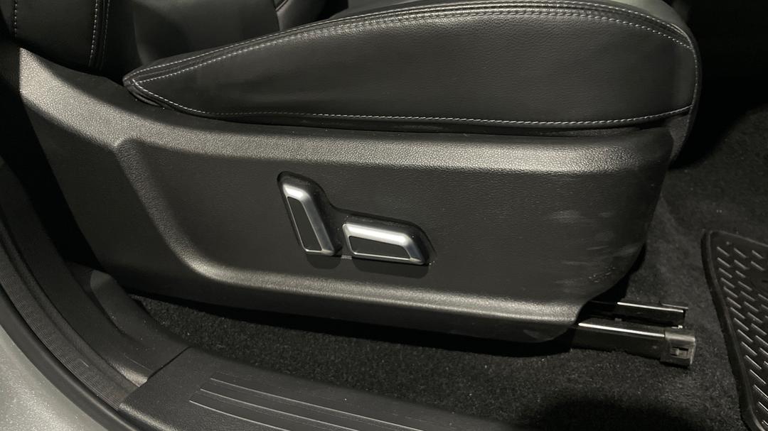 2022 GWM Ute Cannon-l (4x4), Automatic, 33084 km, Drivers Side Adjustment Panel