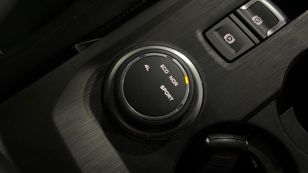 2022 GWM Ute Cannon-l (4x4), Automatic, 33084 km, Utility Switches/Buttons