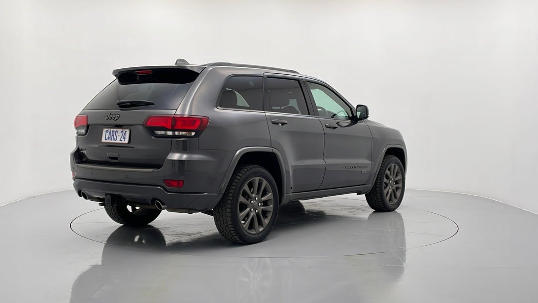 Right Back Diagonal (45- Degree) View