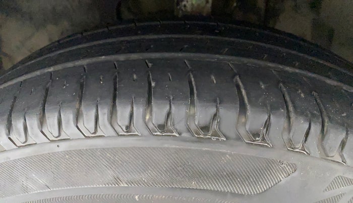2021 Tata ALTROZ XE PETROL, Petrol, Manual, 31,430 km, Left Front Tyre Tread