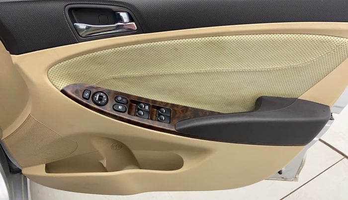 2014 Hyundai Verna FLUIDIC 1.6 SX VTVT, Petrol, Manual, 36,279 km, Driver Side Door Panels Controls
