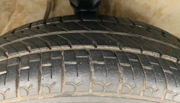 2017 Maruti Alto K10 VXI, Petrol, Manual, 64,668 km, Right Front Tyre Tread