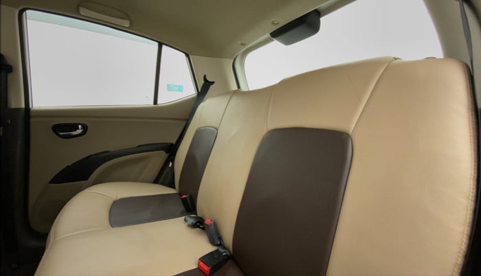 2016 Hyundai i10 SPORTZ 1.1 IRDE2, Petrol, Manual, 63,395 km, Right Side Rear Door Cabin