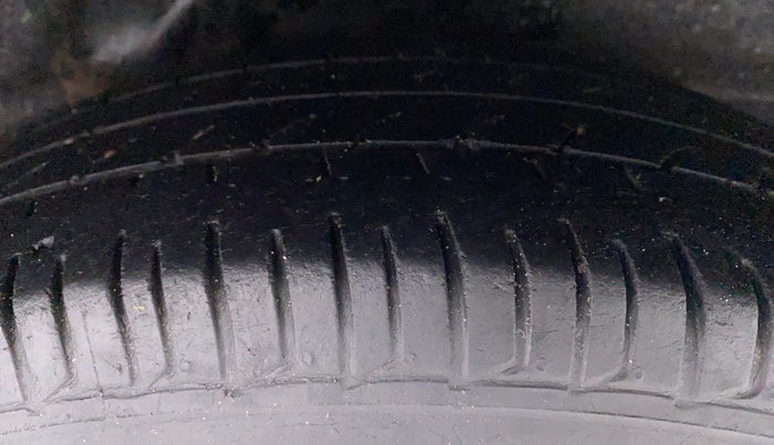 2016 Hyundai i10 SPORTZ 1.1 IRDE2, Petrol, Manual, 63,395 km, Left Rear Tyre Tread