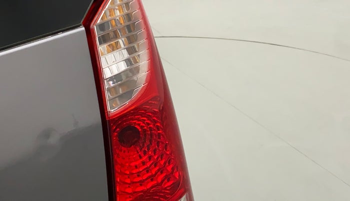 2015 Maruti Wagon R 1.0 VXI, Petrol, Manual, 63,478 km, Right tail light - Minor damage