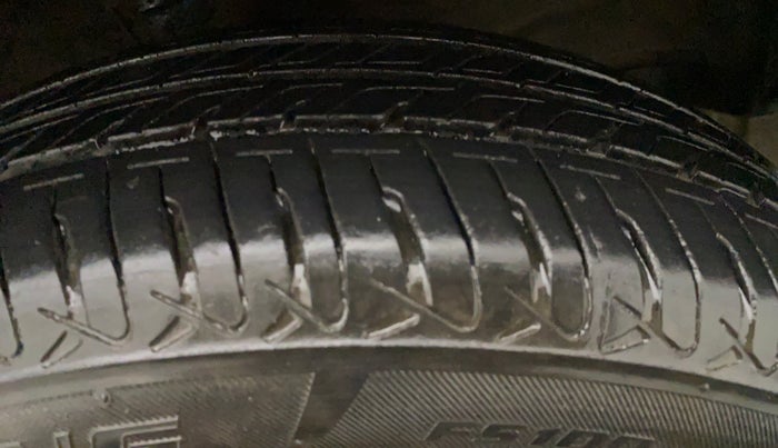2015 Maruti Wagon R 1.0 VXI, Petrol, Manual, 63,478 km, Left Front Tyre Tread