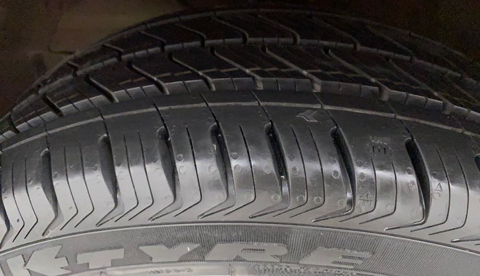2016 Maruti Baleno ALPHA PETROL 1.2, Petrol, Manual, 81,914 km, Left Front Tyre Tread