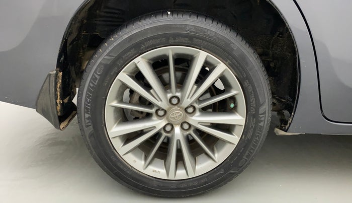 2014 Toyota Corolla Altis VL AT PETROL, Petrol, Automatic, 1,04,005 km, Right Rear Wheel