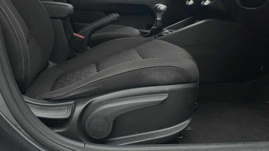 2017 Kia Rio S, Automatic, 91633 km, Drivers Side Adjustment Panel