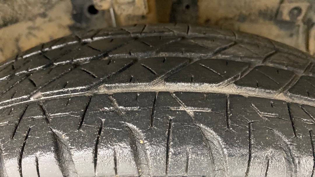 Right Front Tyre Tread