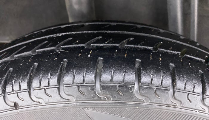 2017 Datsun Redi Go T (O), Petrol, Manual, 97,628 km, Right Rear Tyre Tread