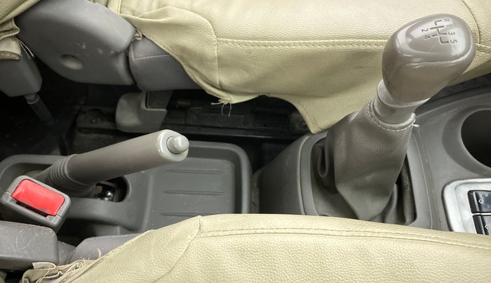 2017 Datsun Redi Go T (O), Petrol, Manual, 97,628 km, Gear Lever