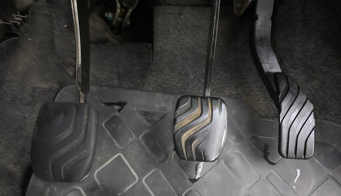 2017 Datsun Redi Go T (O), Petrol, Manual, 97,628 km, Pedals