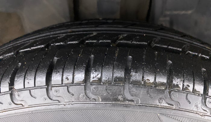 2017 Datsun Redi Go T (O), Petrol, Manual, 97,628 km, Right Front Tyre Tread