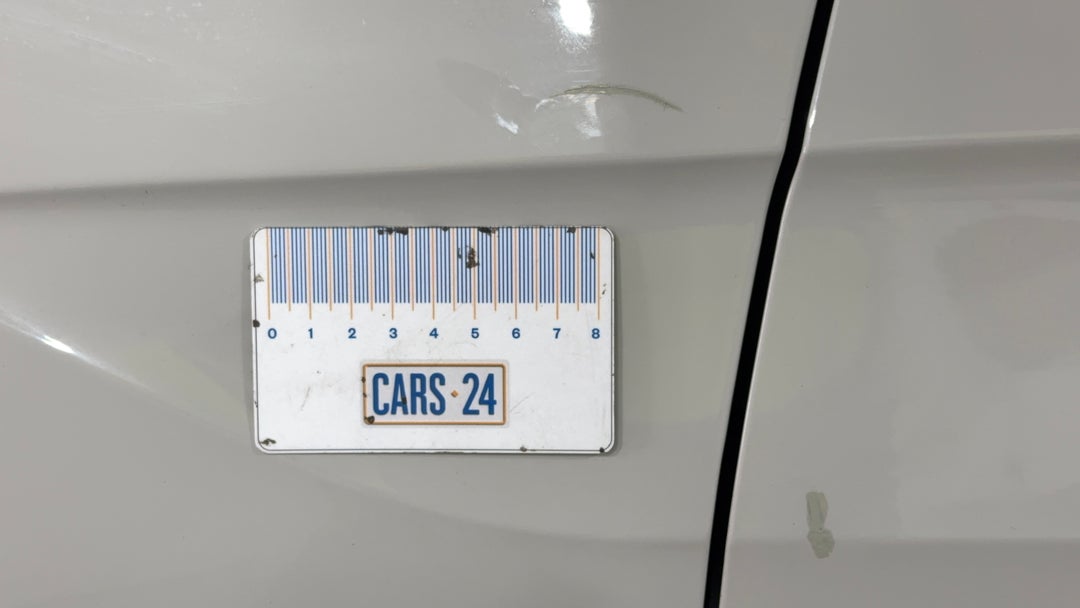 Quarter Panel Front LHS Guard Scratch