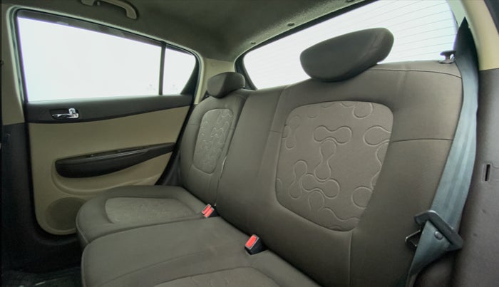 2011 Hyundai i20 SPORTZ 1.2 O, Petrol, Manual, 56,005 km, Right Side Door Cabin View