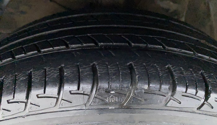 2017 Maruti Baleno DELTA 1.2 K12, Petrol, Manual, 40,989 km, Left Front Tyre Tread