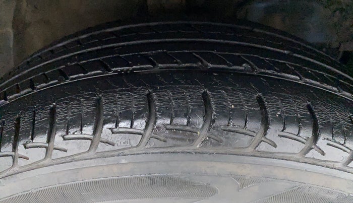 2017 Maruti Baleno DELTA 1.2 K12, Petrol, Manual, 40,989 km, Right Front Tyre Tread