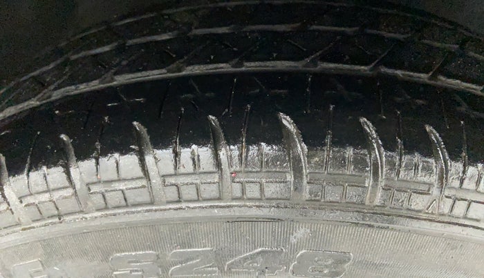 2015 Maruti Ritz VDI, Diesel, Manual, 77,251 km, Right Front Tyre Tread