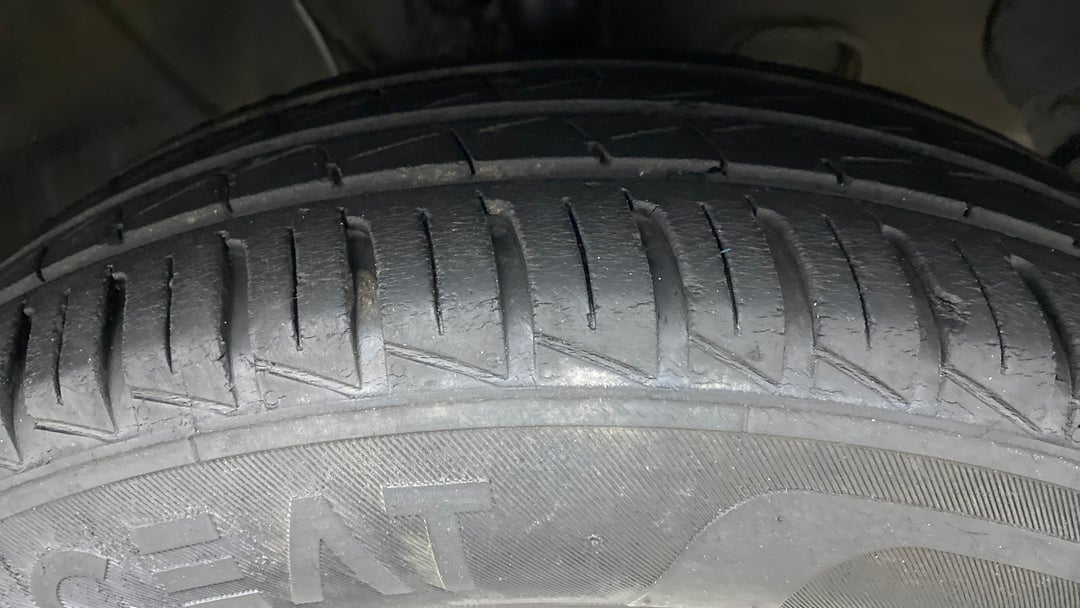 Right Front Tyre Tread