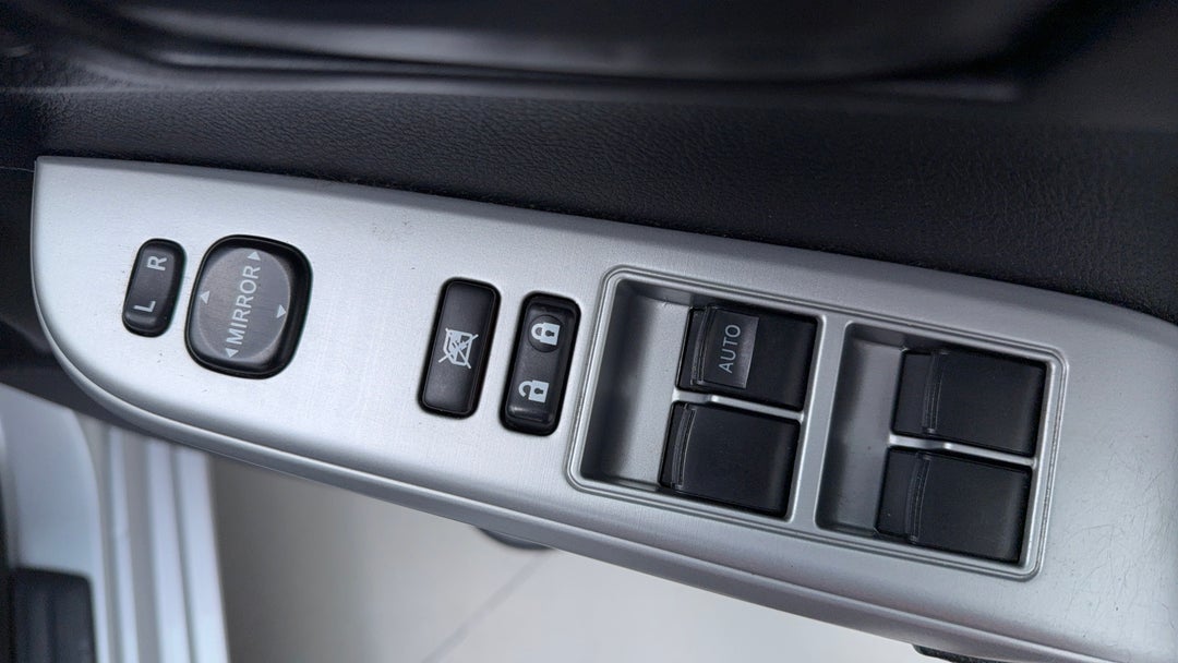 2017 Toyota Camry Altise, Automatic, 86225 km, Drivers Side Door Panel Controls