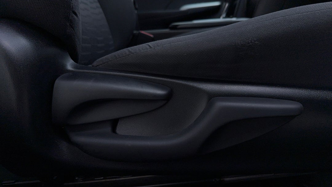 2017 Toyota Camry Altise, Automatic, 86225 km, Drivers Side Adjustment Panel