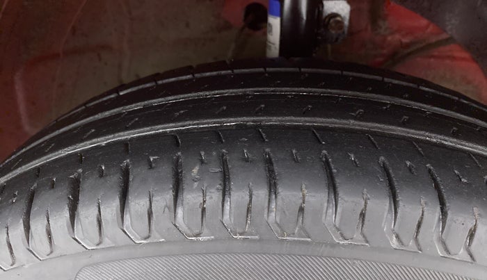 2018 Maruti Swift VXI D, Petrol, Manual, 53,020 km, Right Front Tyre Tread