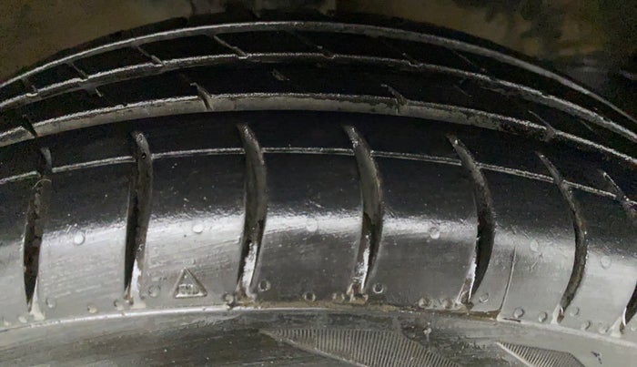 2015 Maruti Wagon R 1.0 VXI, Petrol, Manual, 45,199 km, Right Front Tyre Tread