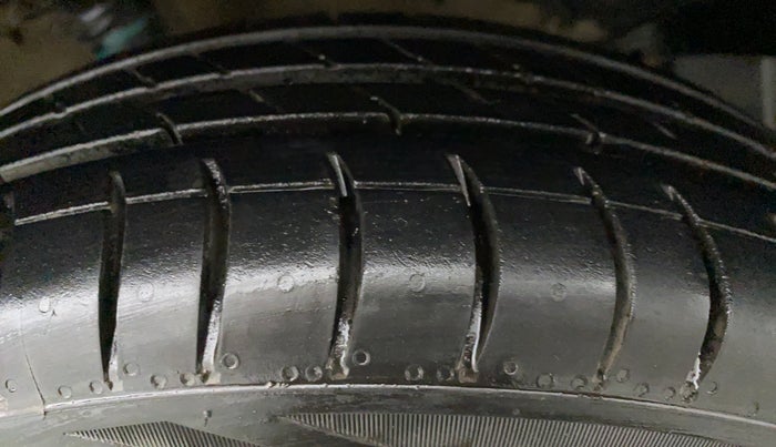 2015 Maruti Wagon R 1.0 VXI, Petrol, Manual, 45,199 km, Left Front Tyre Tread