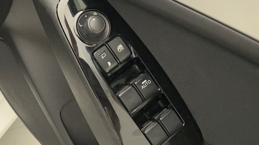 2018 Mazda 3 Maxx Sport, Automatic, 55500 km, Drivers Side Door Panel Controls