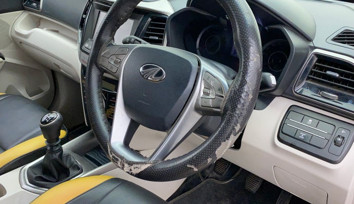 2019 Mahindra XUV300 W8 1.5 DIESEL, Diesel, Manual, 73,802 km, Steering wheel - Steering cover is minor torn