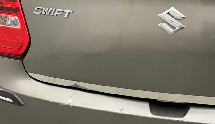 2018 Maruti Swift VXI, CNG, Manual, 99,078 km, Dicky (Boot door) - Slightly dented