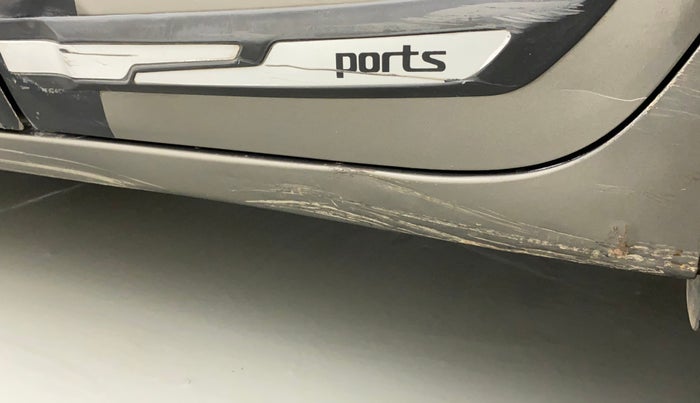 2018 Maruti Swift VXI, CNG, Manual, 99,078 km, Left running board - Minor scratches