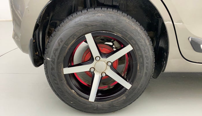 2018 Maruti Swift VXI, CNG, Manual, 99,078 km, Right Rear Wheel