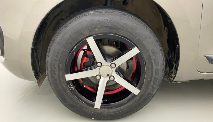 2018 Maruti Swift VXI, CNG, Manual, 99,078 km, Left Front Wheel
