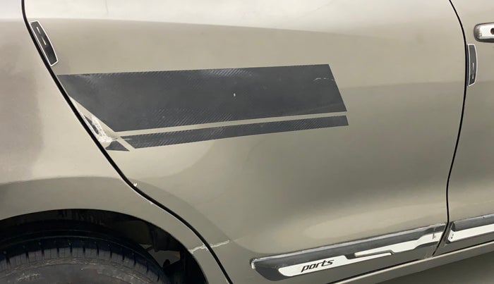 2018 Maruti Swift VXI, CNG, Manual, 99,078 km, Right rear door - Minor scratches