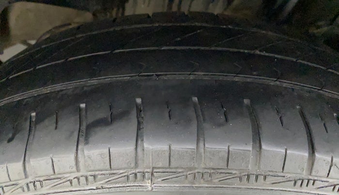 2018 Maruti Swift VXI, CNG, Manual, 99,078 km, Left Rear Tyre Tread