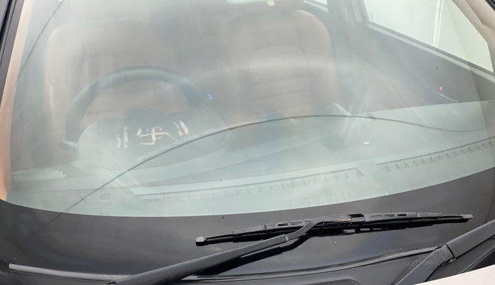 2018 Maruti Swift VXI, CNG, Manual, 99,078 km, Front windshield - Minor spot on windshield