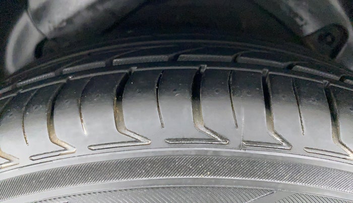 2015 Hyundai New Elantra SX 1.8 MT, Petrol, Manual, 32,294 km, Right Rear Tyre Tread