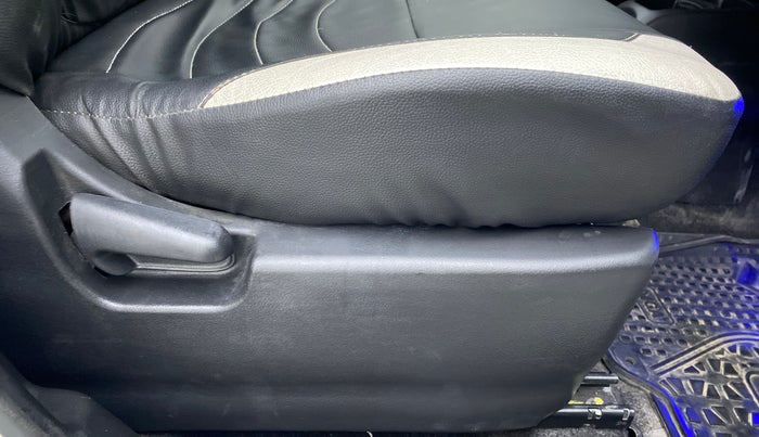 2018 Maruti Wagon R 1.0 VXI, Petrol, Manual, 15,855 km, Driver Side Adjustment Panel