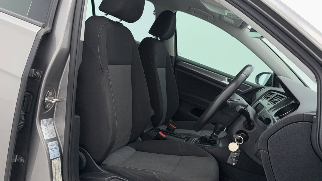 2017 Volkswagen Golf 92 Tsi Trendline, Automatic, 66016 km, Right Side Front Door Cabin View